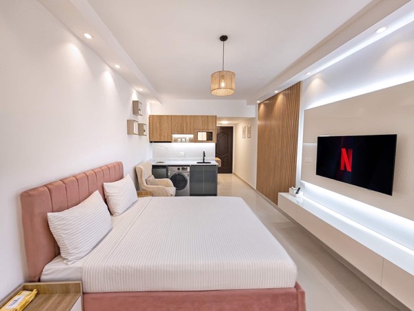 Studio wide: bed, kitchen and TV wall